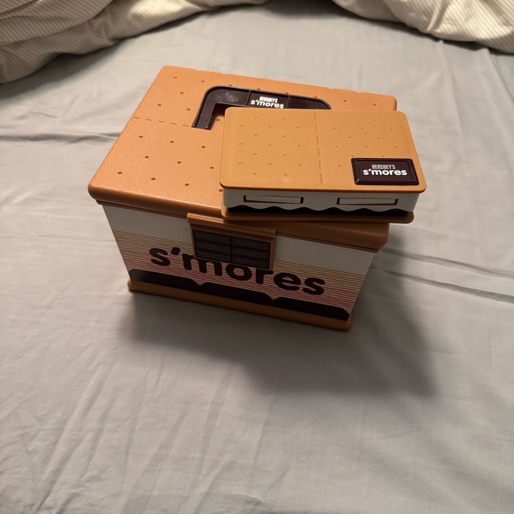 Hershey's S'mores Storage Box & S’more Maker
